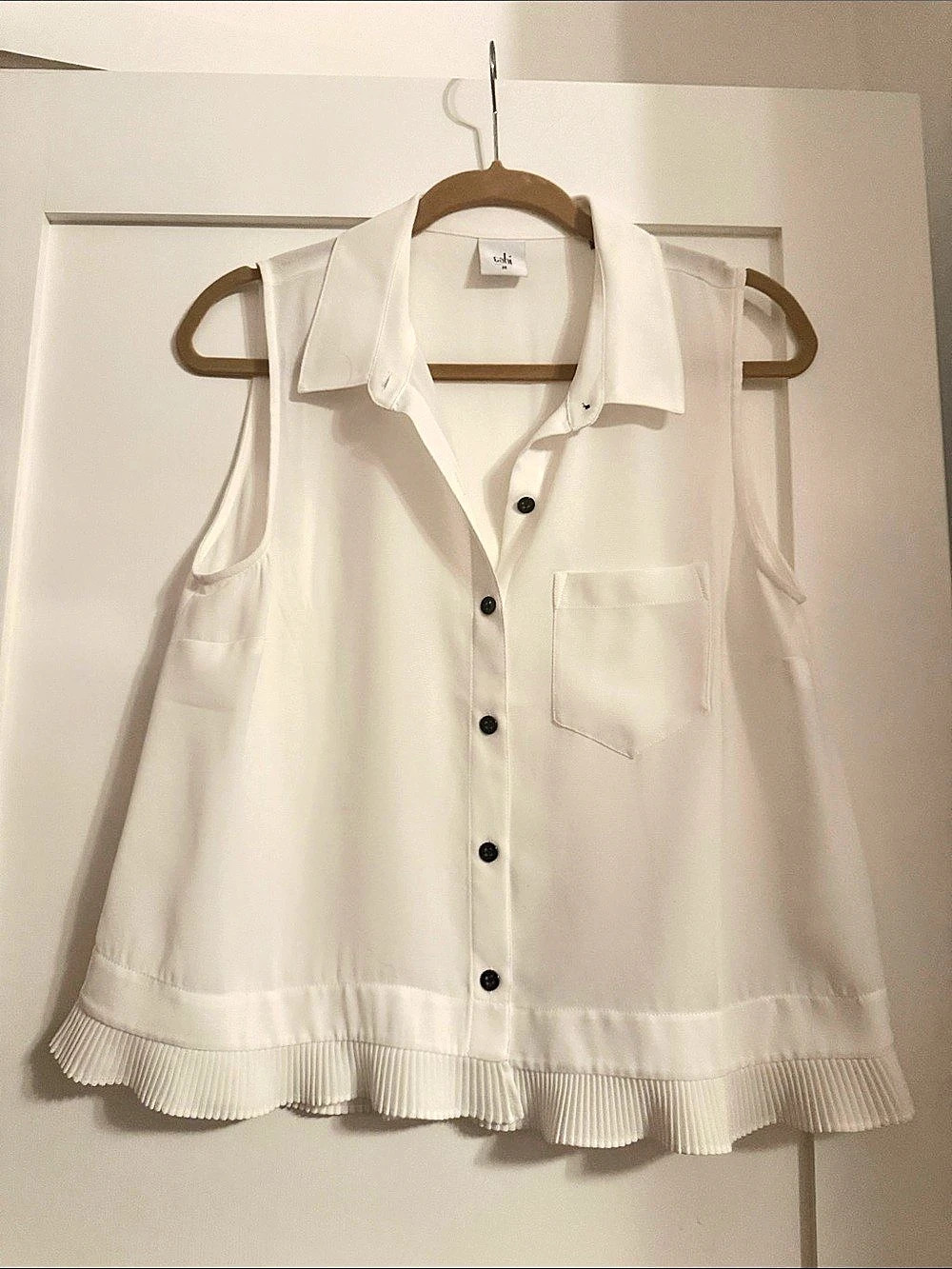 Cabi White Sleeveless Ruffle-Hem Button Down